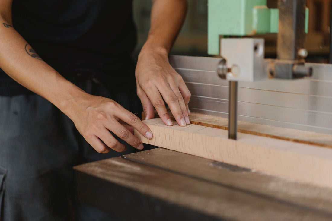 Dlaczego warto kupować produkty handmade, w tym donice drewniane?